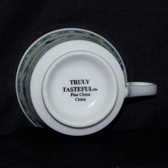 VTG- Truly Tasteful Fine China Tea Cup - Picture 4 of 8